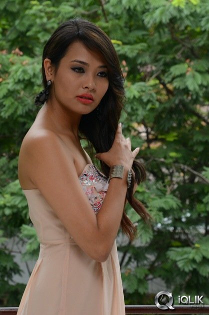 Sagarika-At-Friend-Request-Trailer-Launch